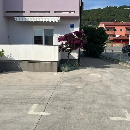 Cop Apartment Banjol