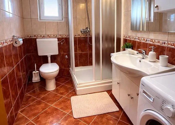 Cop Apartment Banjol