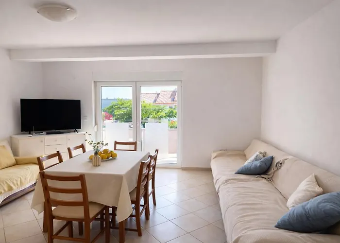 Cop Apartment Banjol