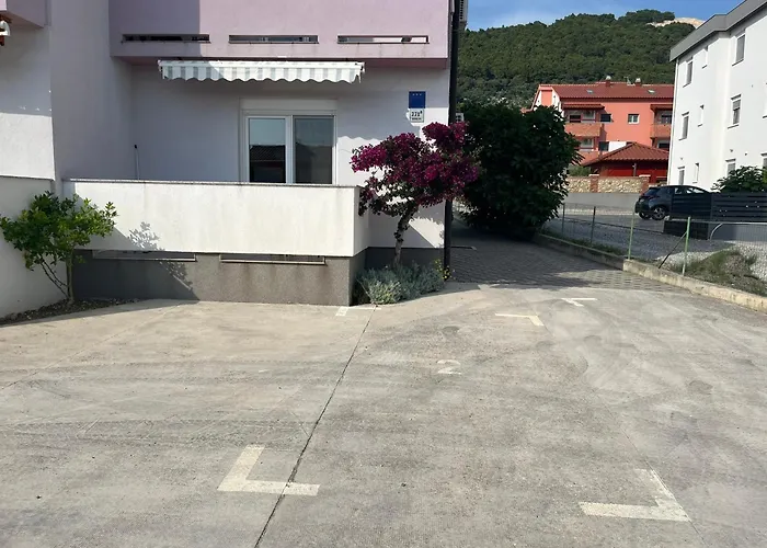 Cop Apartment Banjol